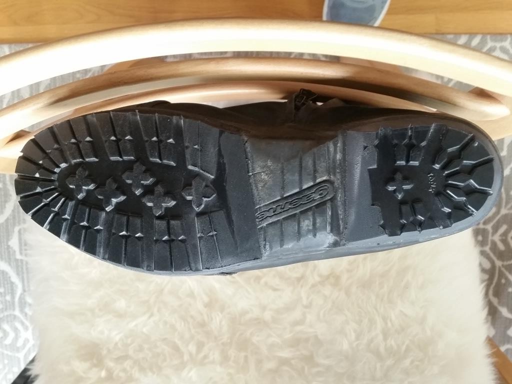 Click image for larger version  Name:	G King Sole.jpg Views:	1 Size:	115.8 KB ID:	27307