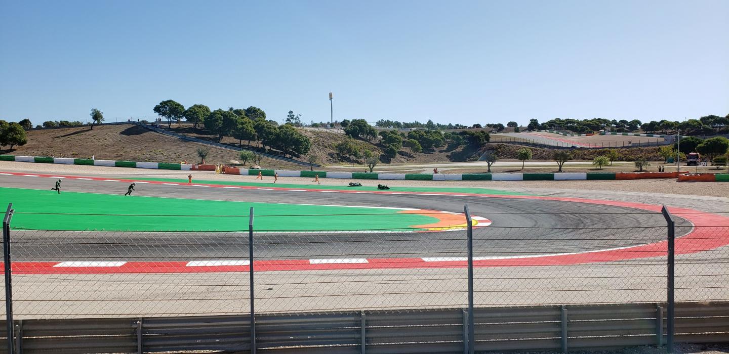 Click image for larger version

Name:	Turn5crash.jpg
Views:	1
Size:	164.1 KB
ID:	51454