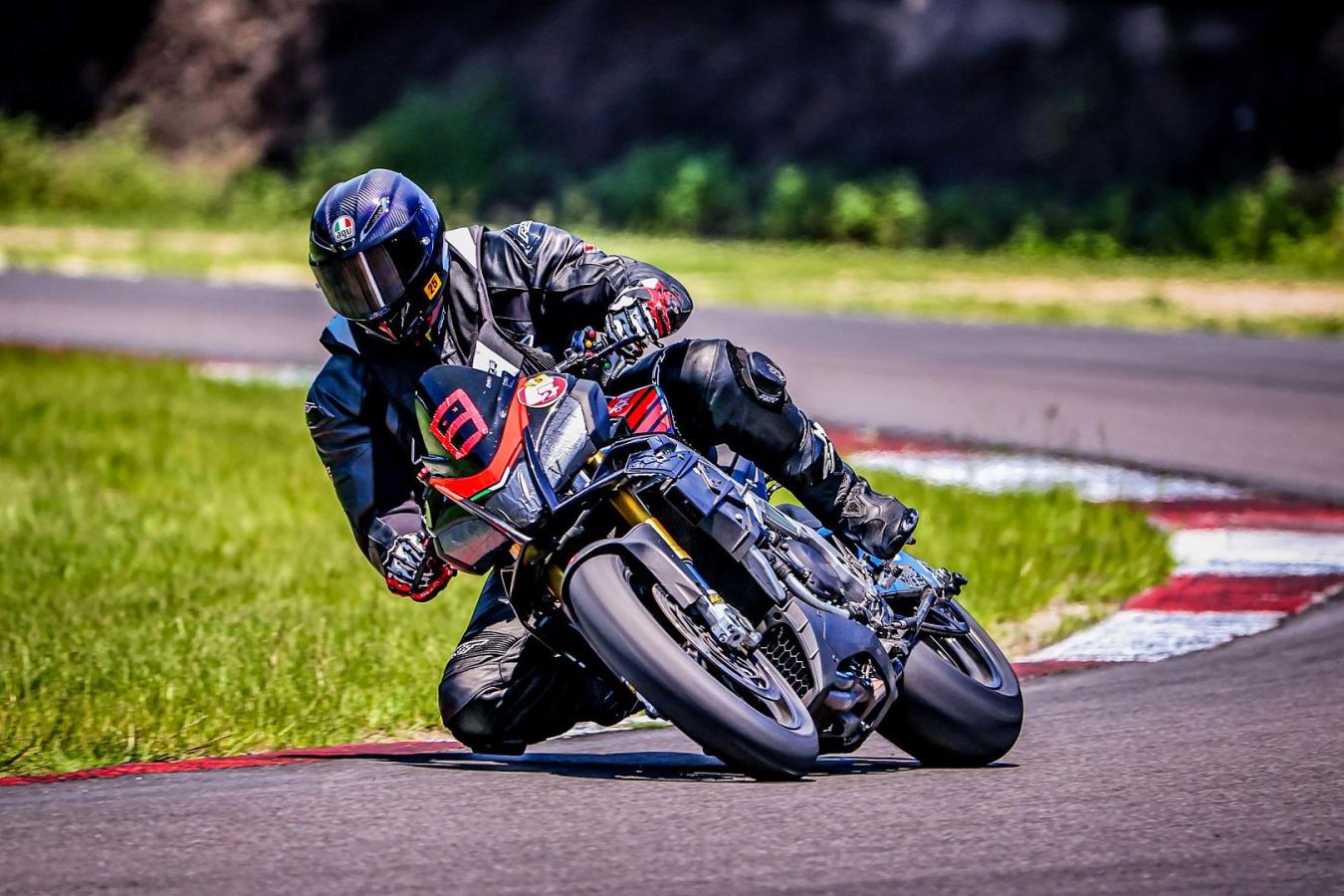 Click image for larger version  Name:	0Q9A5523Canon_EOS_R332.jpg Views:	1 Size:	170.2 KB ID:	52149