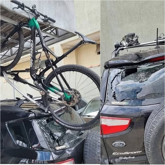 Click image for larger version

Name:	garage crash.jpg
Views:	1
Size:	94.6 KB
ID:	64326