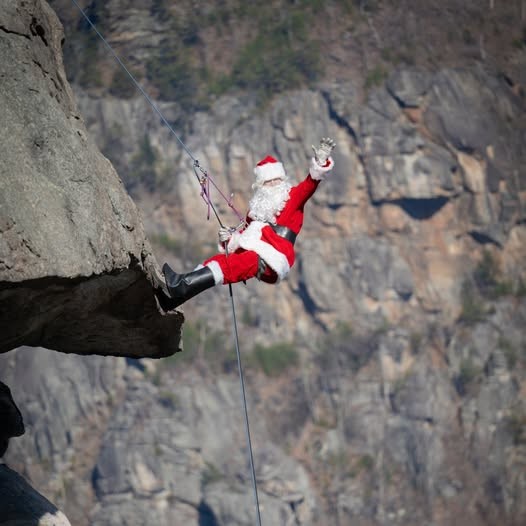 Click image for larger version

Name:	Santa at Chimney Rock.jpg
Views:	1
Size:	53.1 KB
ID:	68123