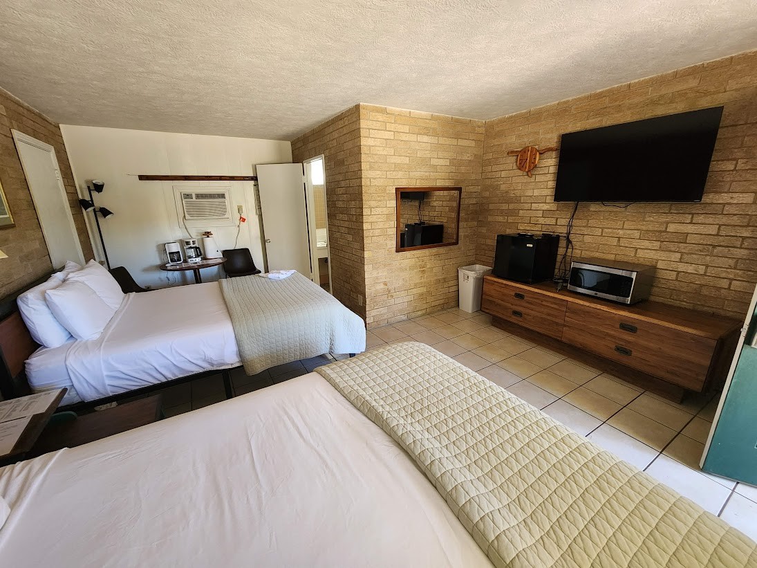 Click image for larger version  Name:	Cotter Lodge bedroom.jpg Views:	1 Size:	245.1 KB ID:	70698